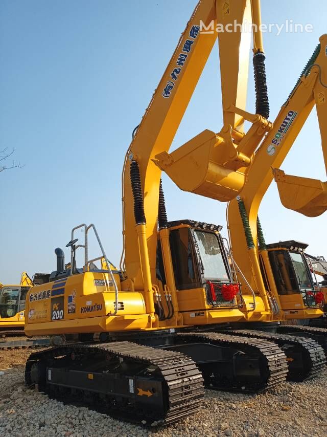 bager goseničar Komatsu PC200