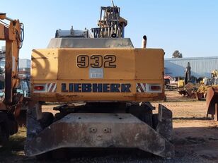 bager na kolesih LIEBHERR A 932