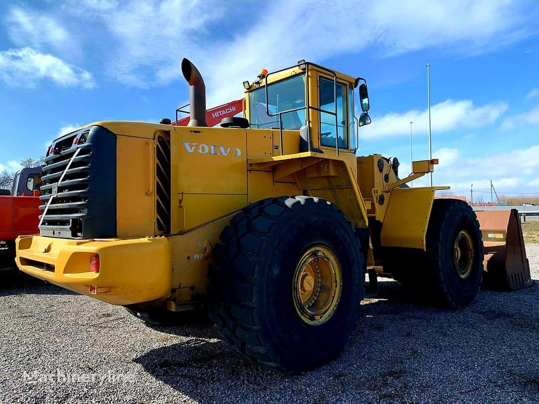 nakladalec na kolesih Volvo L220